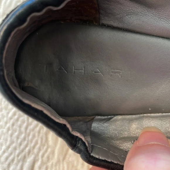 Tahari Gibson 6M Ballet Flats Black Patent Toe and Heel Bow Toe Silver Button - Picture 5 of 7